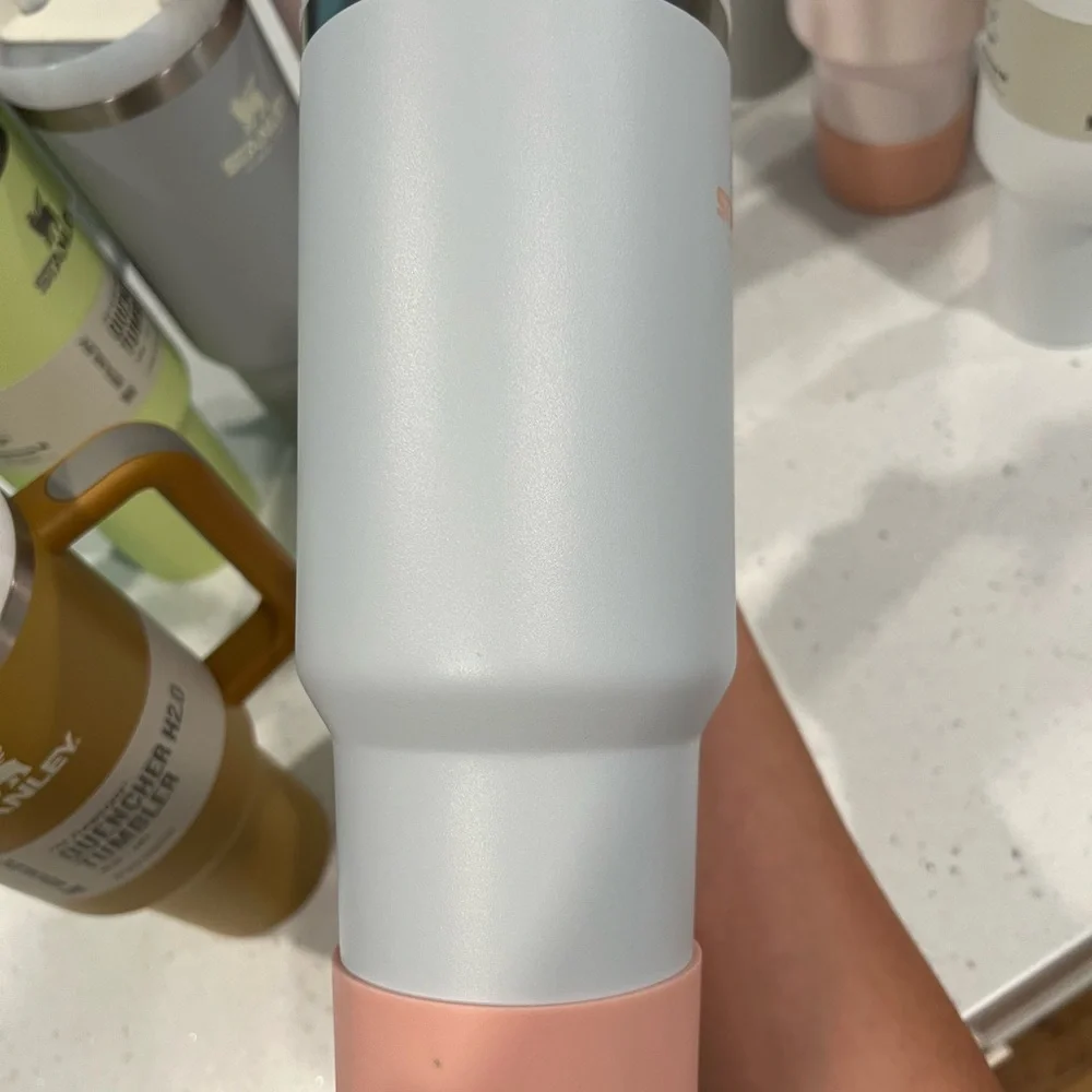 Stanley Cloud 40oz - Picture 2 of 5